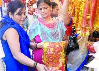 Navratri, devotees of gaiety in the shade