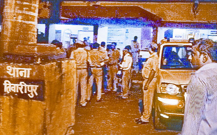 Scourge in Tiwaripur, four injured