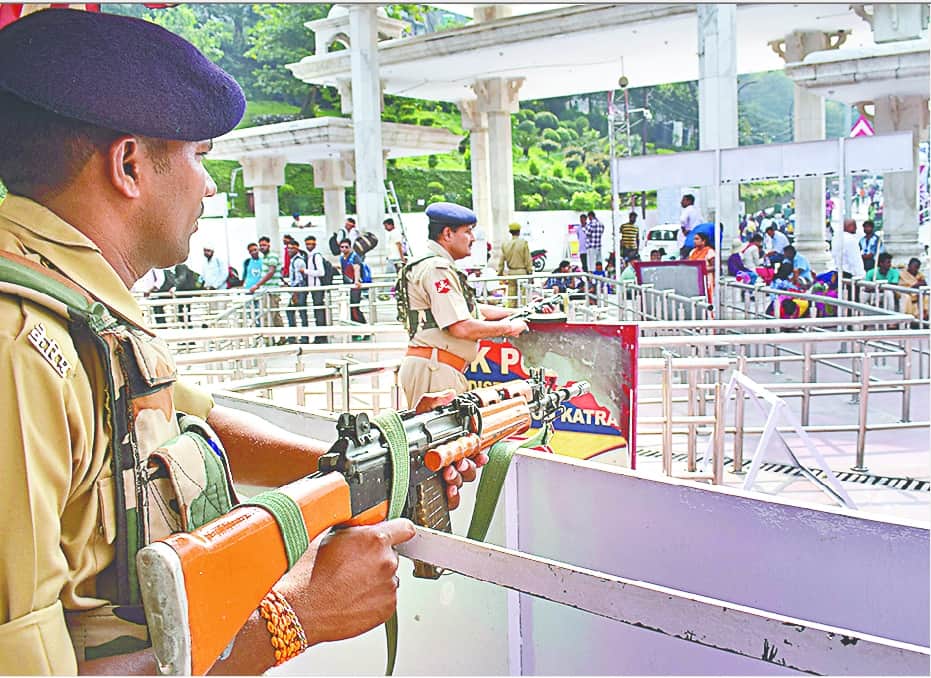 Jammu and Kashmir: Security of temples in Navratri is a big challenge, CRPF personnel deployed at important places of Jammu
