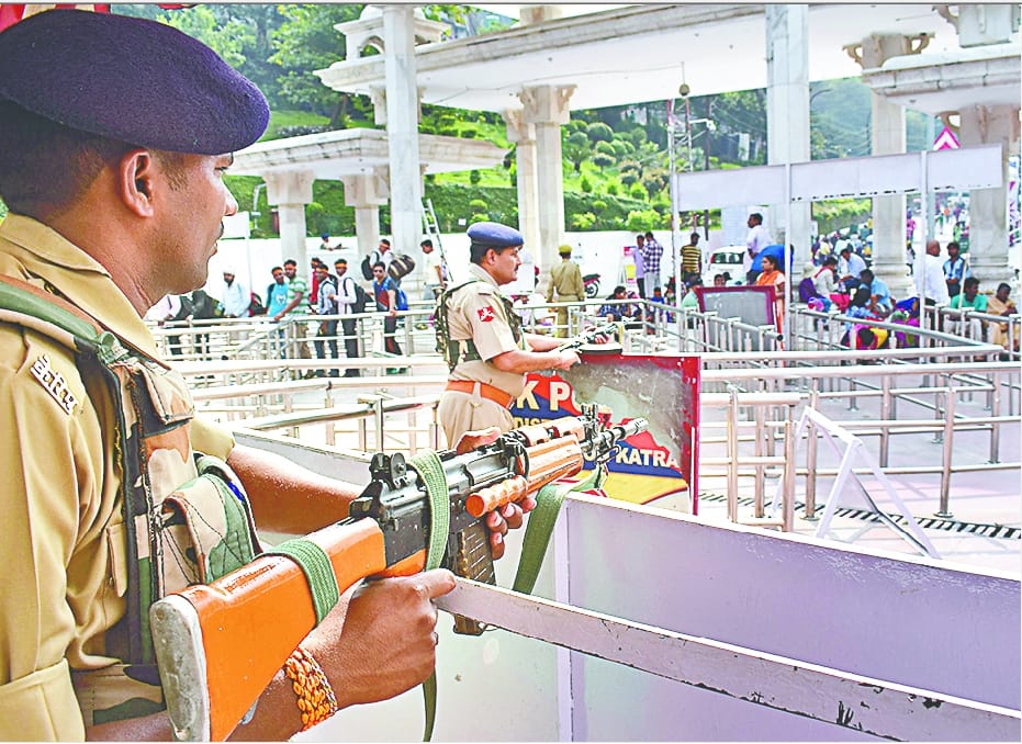 Jammu and Kashmir: Security of temples in Navratri is a big challenge, CRPF personnel deployed at important places of Jammu