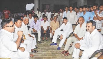 tehsildar ko jile mein nahin rahne denge