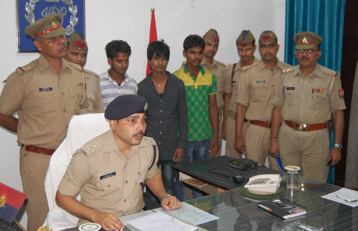 Three arrested for robbery with bike