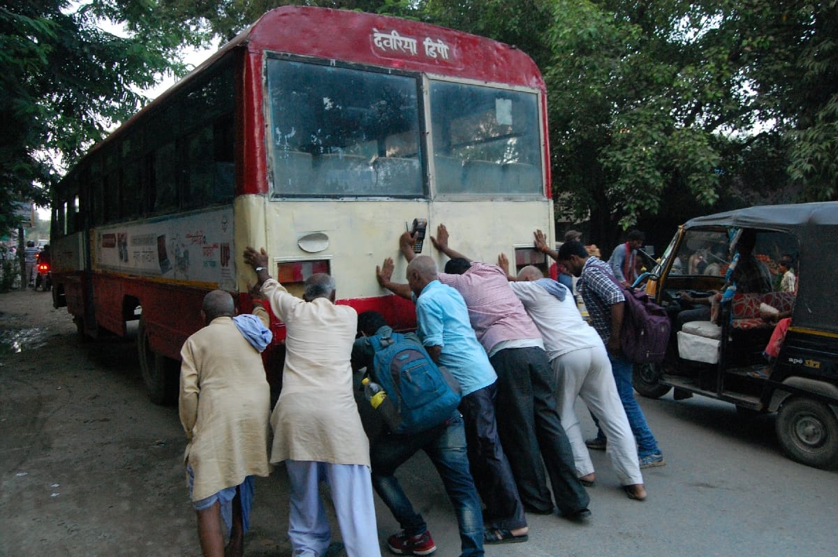   Short circuit roadways bus fire