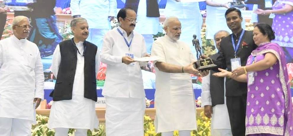 Himachal pradesh mandi district gets first swachata puraskar 2016