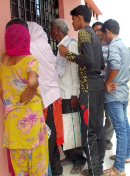 maarahara mein dengoo se do mahilaon kee maut