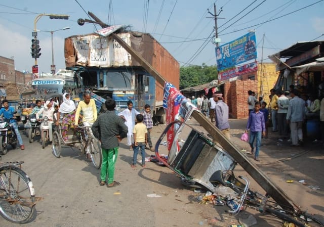 Half the city was shrouded in darkness due to pole break 