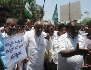 Cauvery dispute: H.D.Gowda started hunger strike