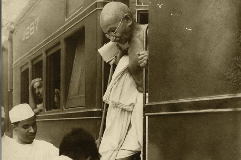 These motivational sayings of mahatma gandhi will surely inspires you in your gloomy time