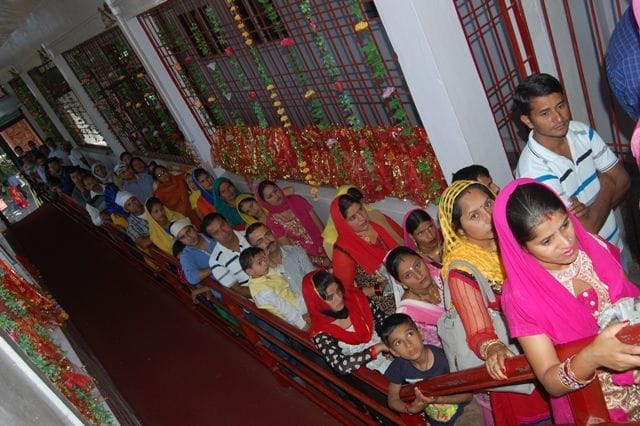 piligrmages in temples on navratras 