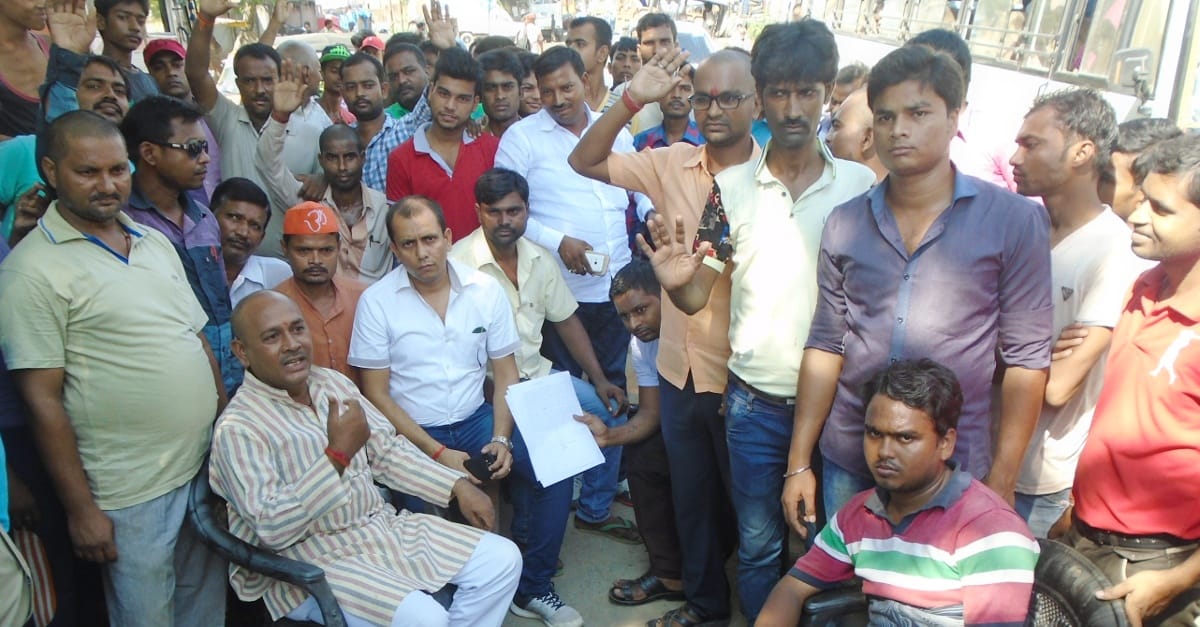 road jam in maharajganj
