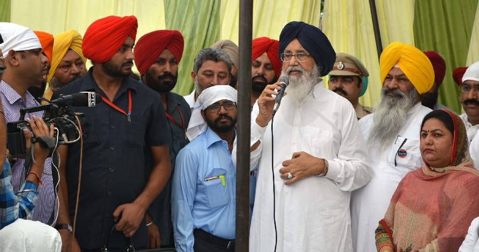 CM Parkash singh badal on fensing farmers