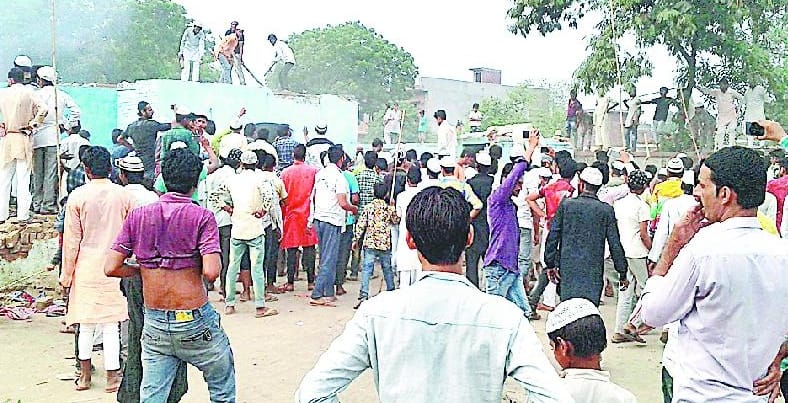 Blew huts, houses demolished