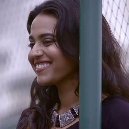 this heroine having intimate scenes with 3 heroes