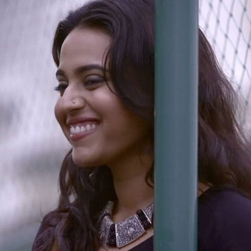 this heroine having intimate scenes with 3 heroes