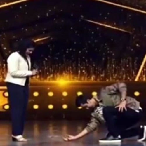 actor ranbir kapoor proposed to olympic medal winner wrestler sakshi malik in an event
