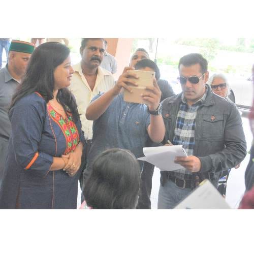salman khan return to mumbai in private plane