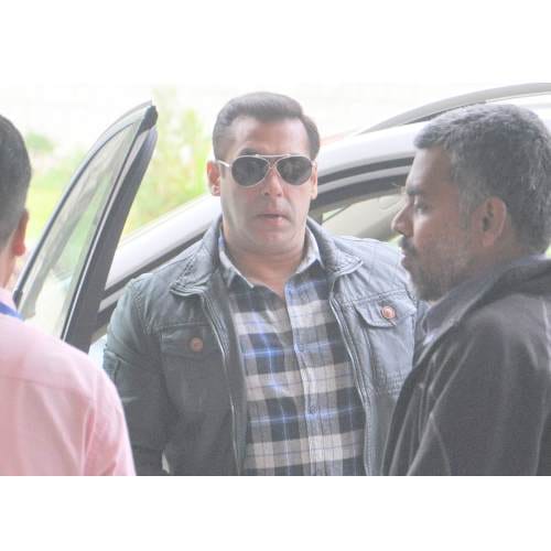 salman khan return to mumbai in private plane