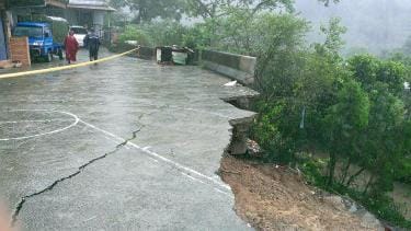Typhoon Megi: Deadly storm batters Taiwan and mainland China