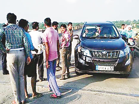 car driver argue with police