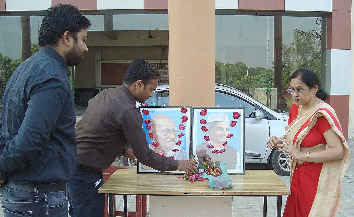 The tribute to two great personalities of the country