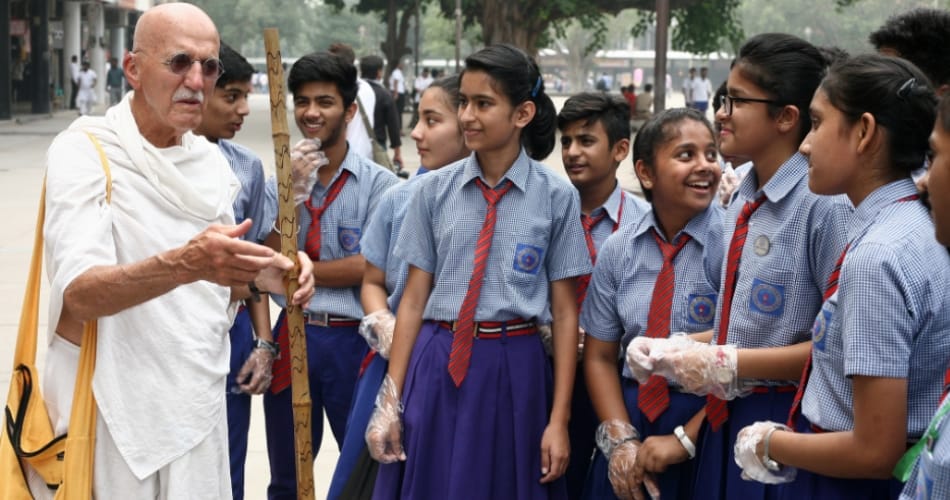 gandhi jayanti, american gandhi bernie mayor in between students in chandigarh