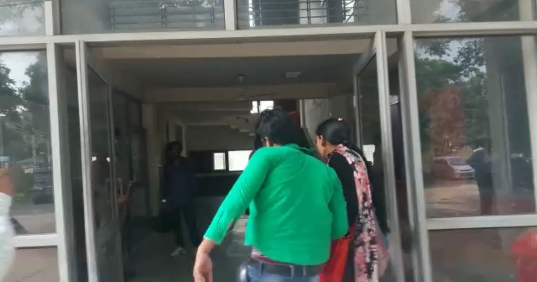 girl beaten her lover in dehradun