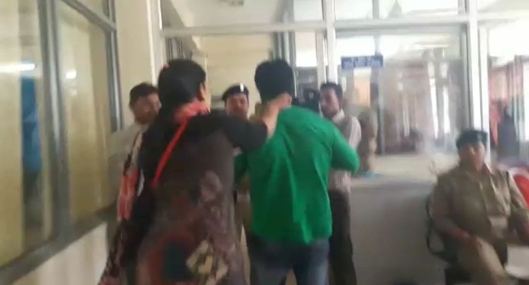 husband gave teen talaq wife beaten him