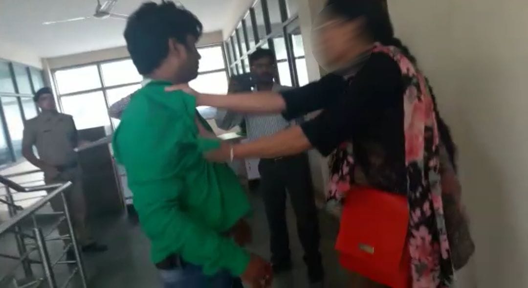 girl beaten her lover in dehradun