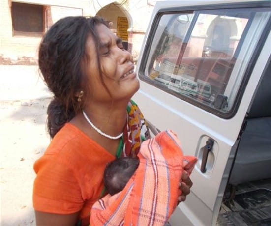 doctor arrived late, child died in her mother lap