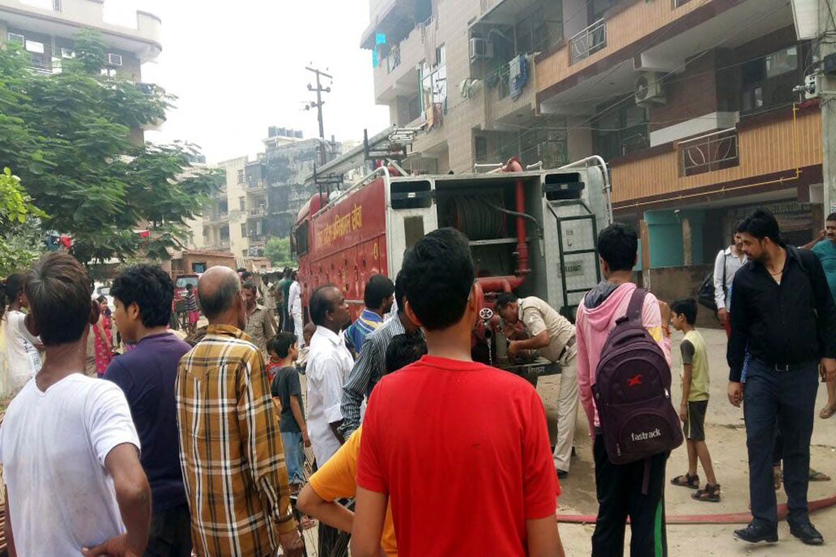 meter panel apartment fire, 18 families stranded