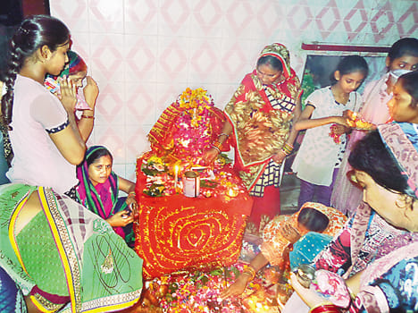Devotees thronging the temple on the first day of Navratri