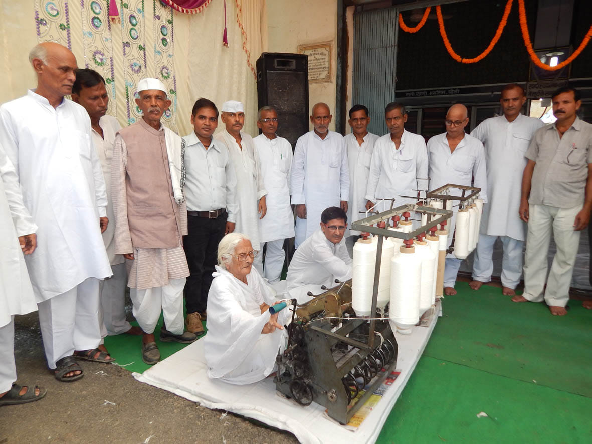 Bapu, Shastri did bow