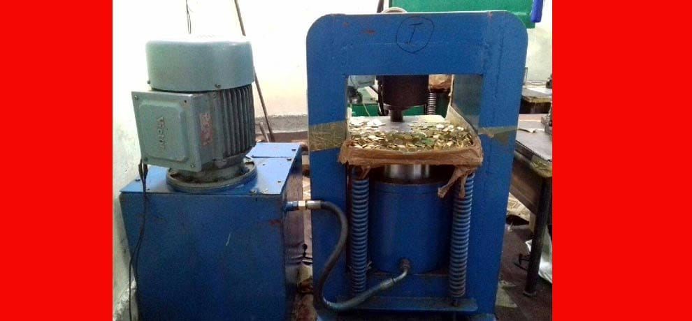 Busted a factory making counterfeit coins, two brothers were conundrum
