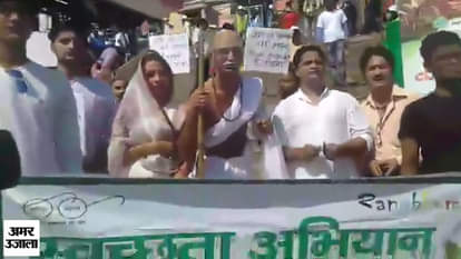On the occasion of Gandhi Jayanti Ganga ghats cleaned in Varanasi