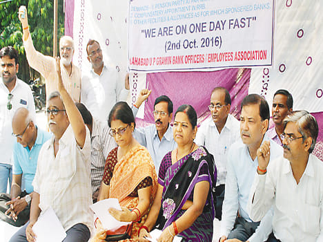 Retired bank personnel have fast