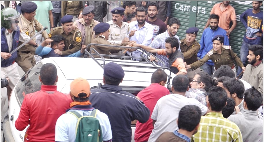 Riot at HP University, 18 Students Injured in Clash Between ABVP and SFI.