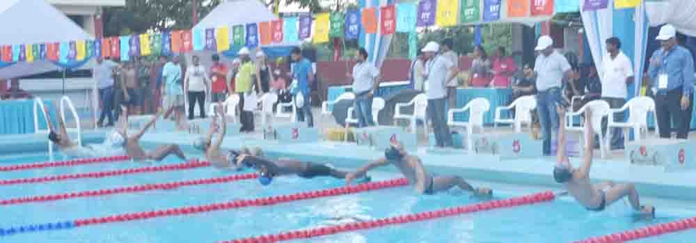 iitians showed his swimming power in pool