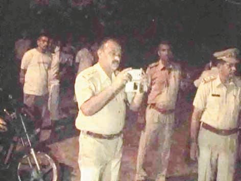 head cut by ax, murder in Mehem, liquor salesmen killed