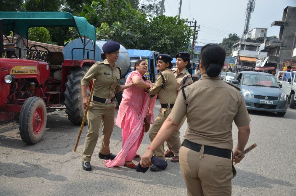 lathicharge on shiksha acharya