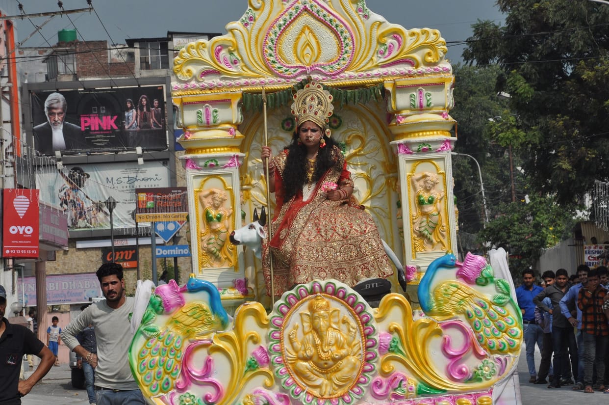 Worship in temples on Navaratri occasions