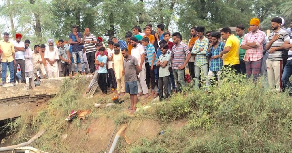 pickup fell in canal in sangrur of punjab, five people died including twom childrens