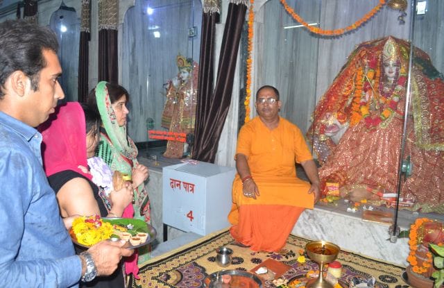 Shailaputree mother cheers from the temple Gunje