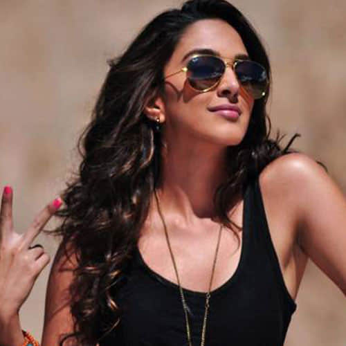 dhoni's onscreen wiife kiara advani bold photoshoot