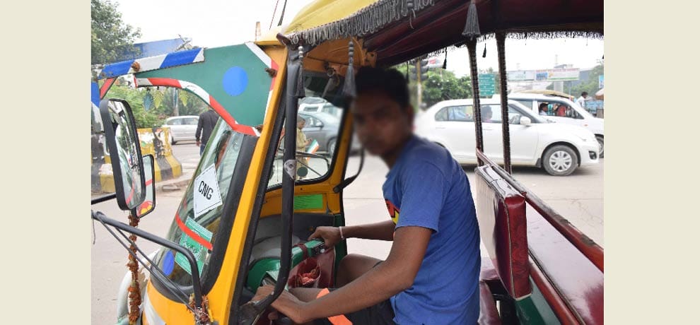 traffic rules are broken in noida by minors  