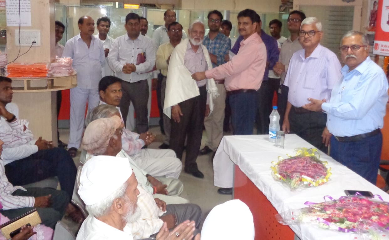 Veterans honored social contribution 