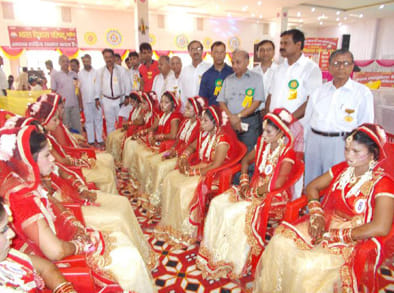14 girls in the Silver Jubilee celebrations of the marriage
