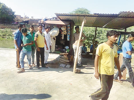 SP leader Dhuna shopkeeper, people have a flutter