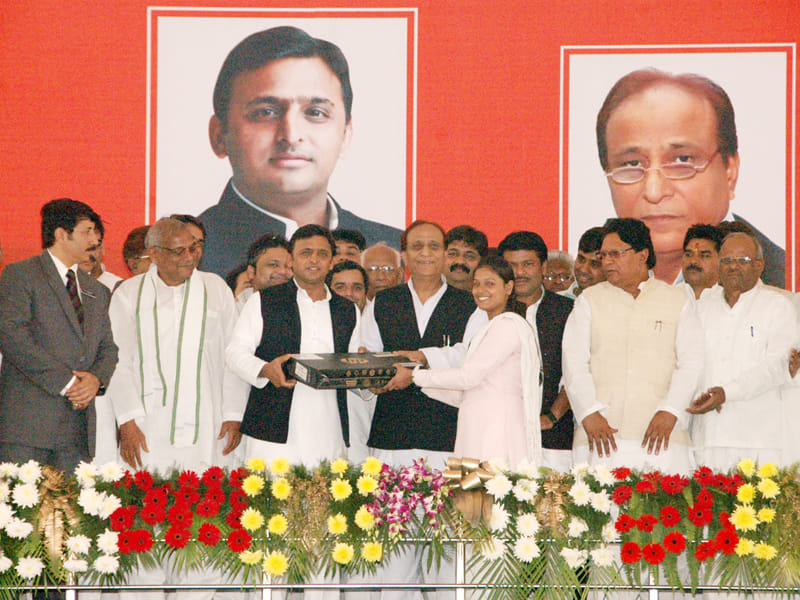 local politicians should not speak in the front of cm akhilesh 