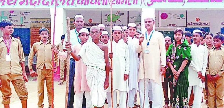 Children Bapu, Shastri did bow