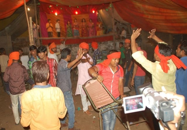 daans paartee pandaalon par hindoo vaahinee ka halla bol